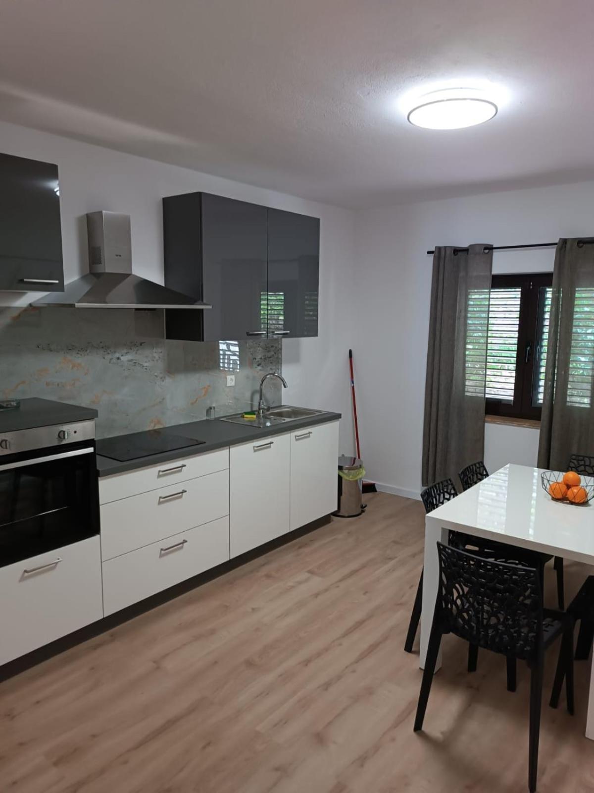 Legin Apartment Zivogosce Bagian luar foto